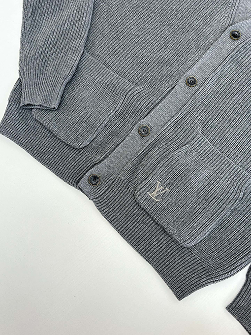 ルイヴィトン LV カプセルコレクション グレーVネック ニットカーディガン