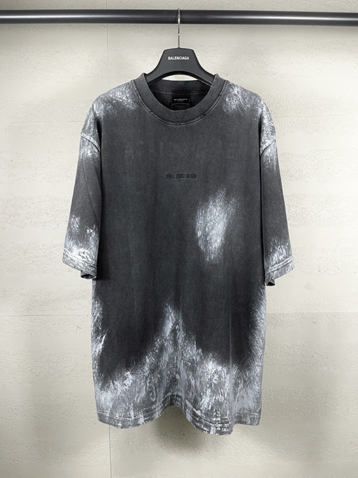 バレンシアガ フロントバックにロゴ刺繍手描のグラフィティ入ダメージの半袖Tシャツ