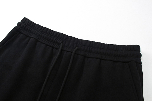 ジバンシイ GIVENCHY カウンターと同じクラシックな文字刺繍のショートパンツ