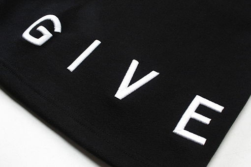 ジバンシイ GIVENCHY カウンターと同じクラシックな文字刺繍のショートパンツ