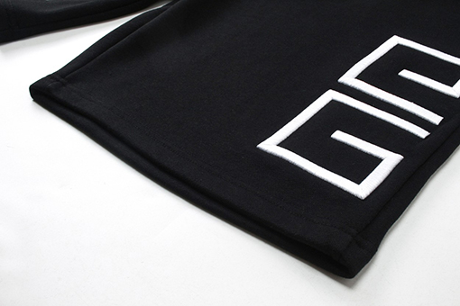 ジバンシイ GIVENCHY カウンターと同じクラシックな文字刺繍のショートパンツ