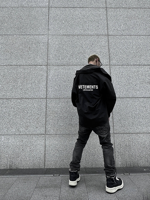 ヴェトモン VETEMENTS 新しい厚手の長繊維コットンシャツ