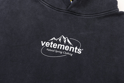 ヴェトモン VETEMENTS デジタルダイレクトプリントの高級フード付きスパーカー