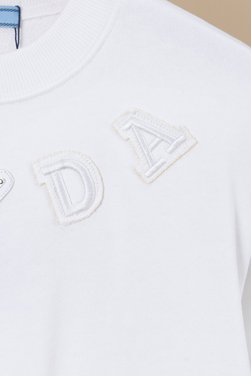 プラダコピー PRADA ネックレスパッチ アイアンロゴ 刺繍 クルーネックスパーカー