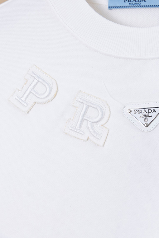 プラダコピー PRADA ネックレスパッチ アイアンロゴ 刺繍 クルーネックスパーカー