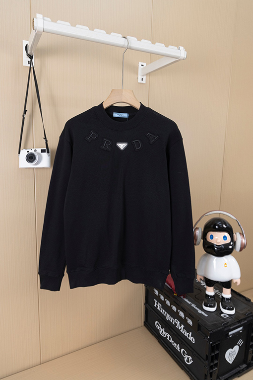 プラダコピー PRADA ネックレスパッチ アイアンロゴ 刺繍 クルーネックスパーカー