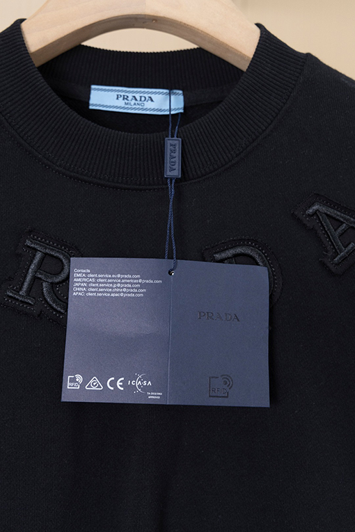 プラダコピー PRADA ネックレスパッチ アイアンロゴ 刺繍 クルーネックスパーカー