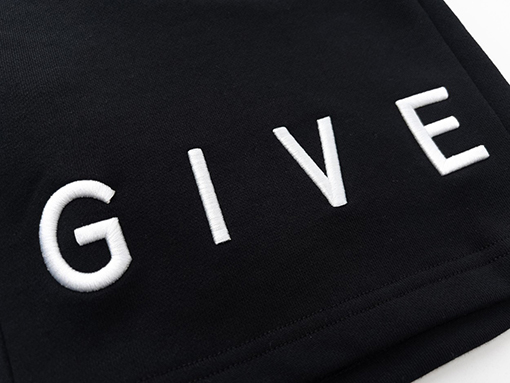 ジバンシイ GIVENCHY クラシックな刺繍ロゴクロップドパンツ