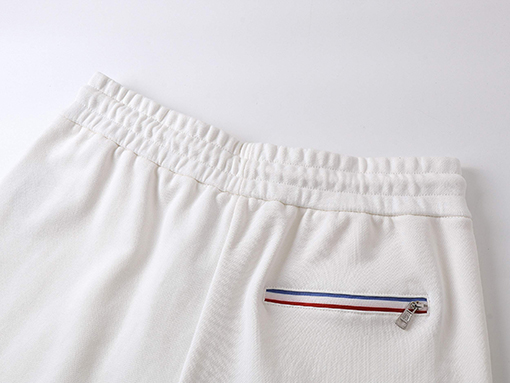 モンクレール 新しい刺繍ロゴショーツ