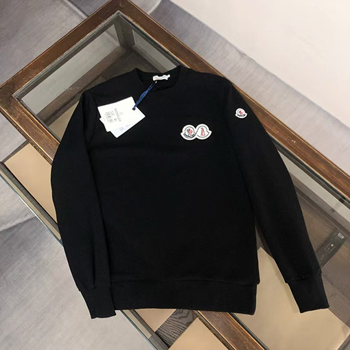 モンクレールコピー 胸にのなロゴが刺繍されたスパーカー