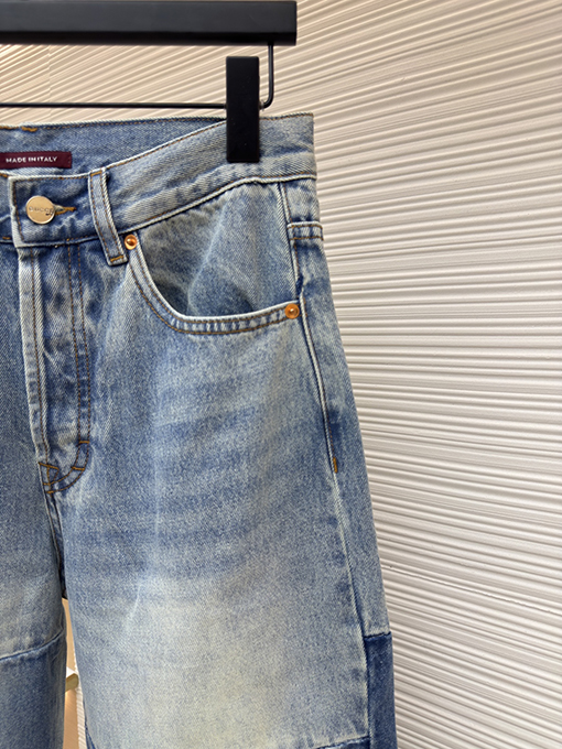 グッチ ウォッシュエンボスデニムパンツ