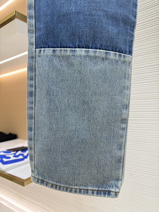 グッチ ウォッシュエンボスデニムパンツ