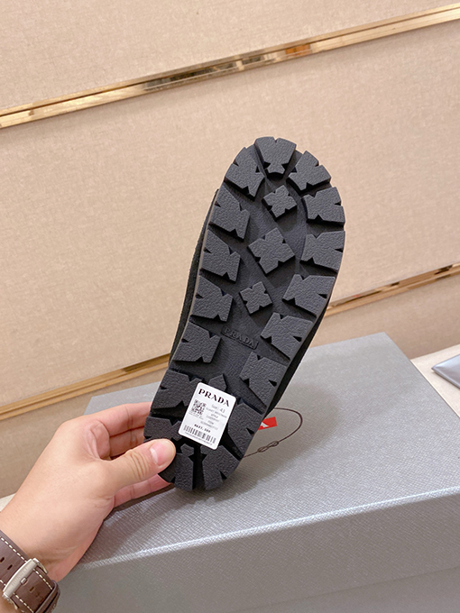 プラダ メンズスエードレザースリッパ