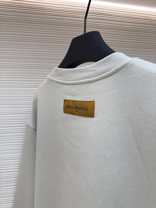 ルイヴィトン 目を引くウール刺繍のラウンドネックスパーカー