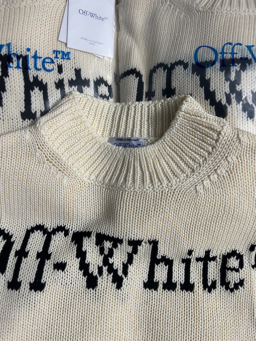 オフホワイトスーパーコピー OFF-WHITE 胸に文字が入ったクルーネックセーター