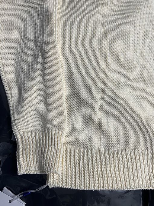 オフホワイトスーパーコピー OFF-WHITE 胸に文字が入ったクルーネックセーター