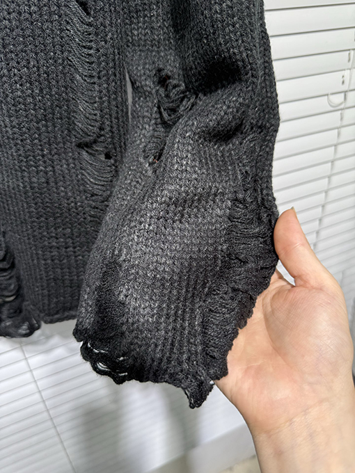 クロムハーツ ケーブルニットのゆったりとした破れたセーター