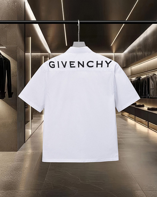 ジバンシイ Givenchy フロントとバックにロゴ刺繍がされた半袖シャツ