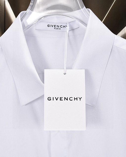 ジバンシイ Givenchy フロントとバックにロゴ刺繍がされた半袖シャツ