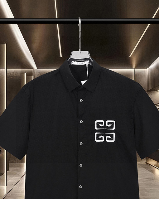 ジバンシイ Givenchy フロントとバックにロゴ刺繍がされた半袖シャツ