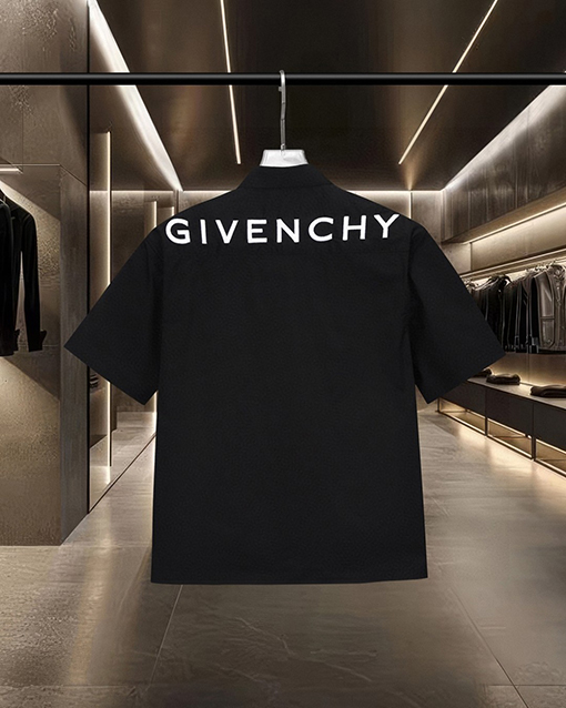 ジバンシイ Givenchy フロントとバックにロゴ刺繍がされた半袖シャツ