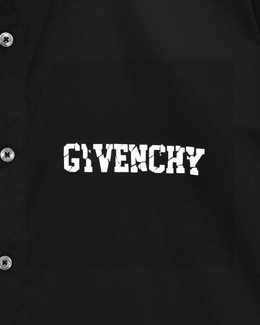 ジバンシイスーパーコピー Givenchy 胸元に割れロゴプリントをした半袖シャツ