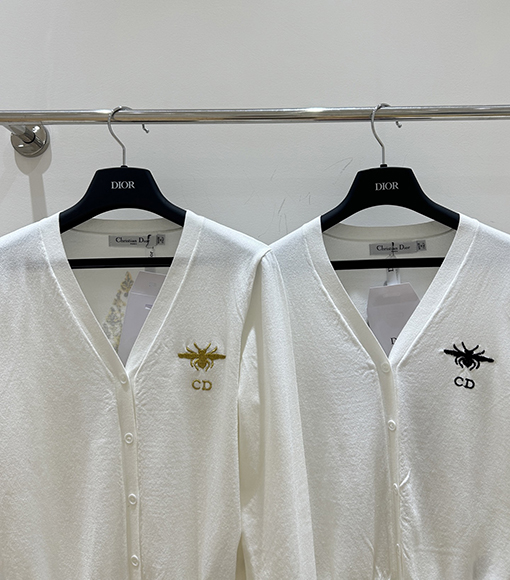 ディオール リトルビー刺繍とCDロゴが入ったVネックカーディガン