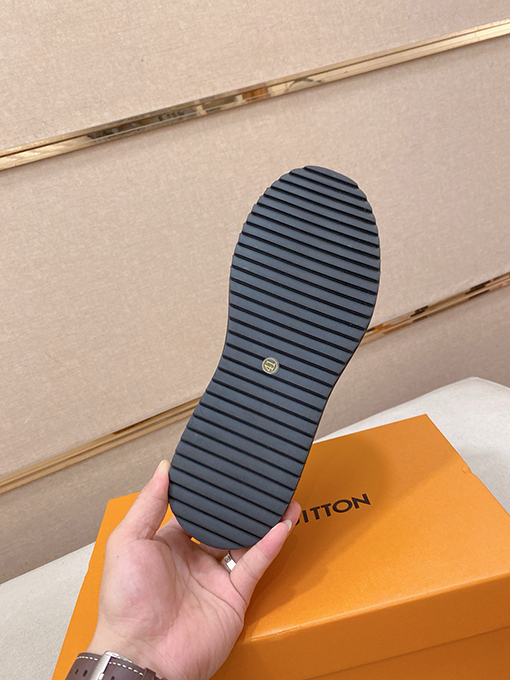 ルイヴィトン LV 新しいカウンターローファー