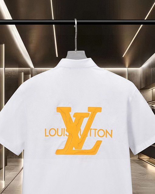 ルイヴィトンスーパーコピー LV クラックエンボスモノグラムロゴ半袖シャツ