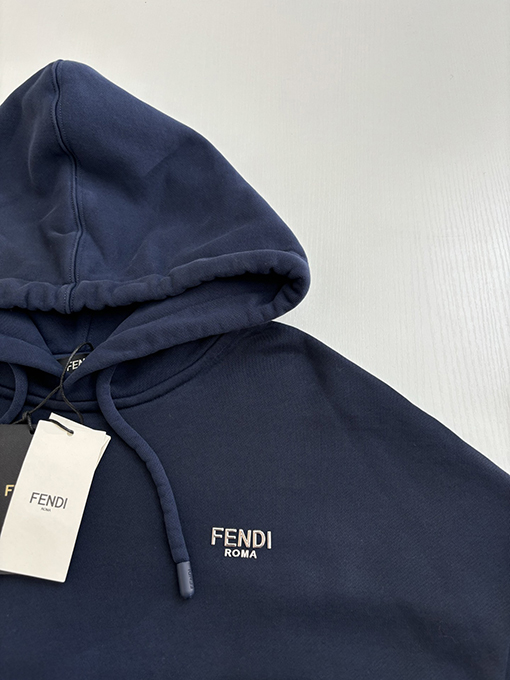 フェンディコピー 新しい FENDI メタルレターウェビングパーカー