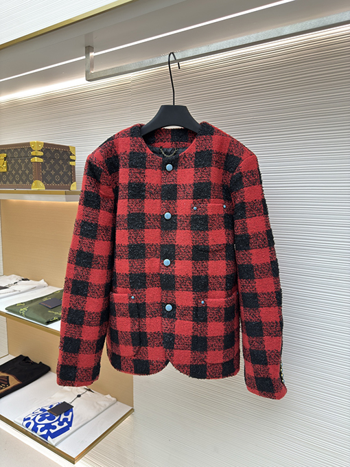 ルイヴィトンスーパーコピー 赤いターコイズブルーのジャケット