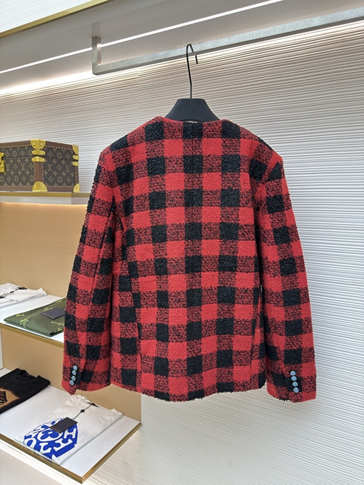 ルイヴィトンスーパーコピー 赤いターコイズブルーのジャケット