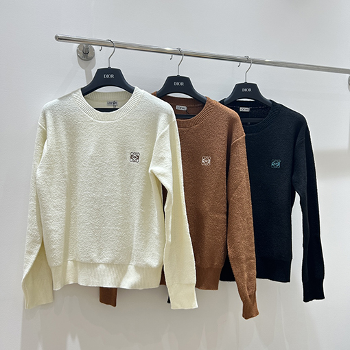 ロエベ クラシックな刺繍ロゴクルーネックセーター