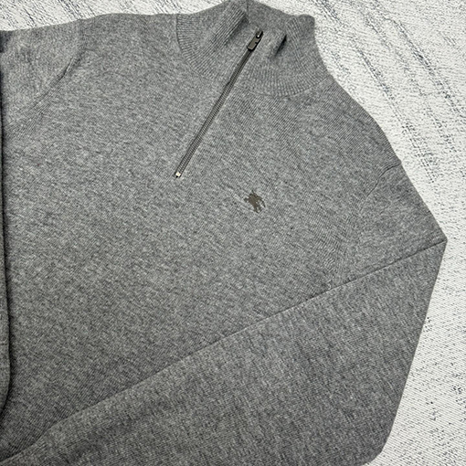 バーバリー 刺繍入りハーフジップタートルネックセーター