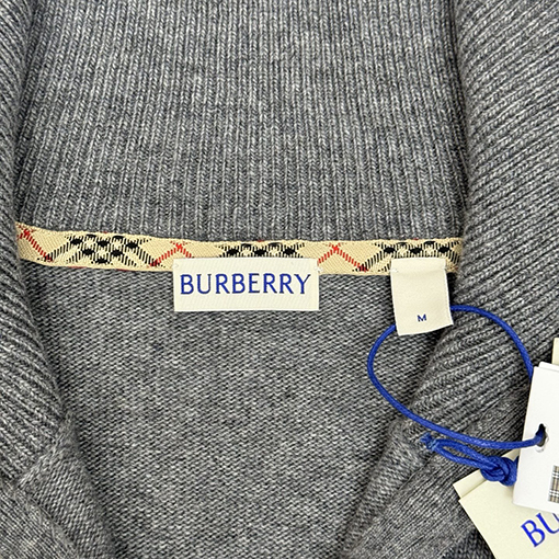 バーバリー 刺繍入りハーフジップタートルネックセーター