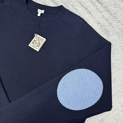 ロエベ パッド入り3D刺繍クルーネックセーター