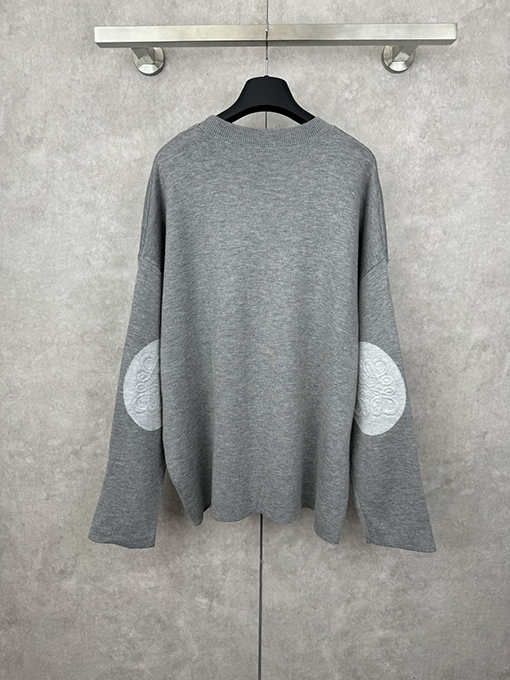 ロエベ パッド入り3D刺繍クルーネックセーター