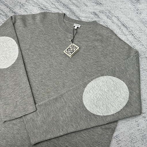 ロエベ パッド入り3D刺繍クルーネックセーター