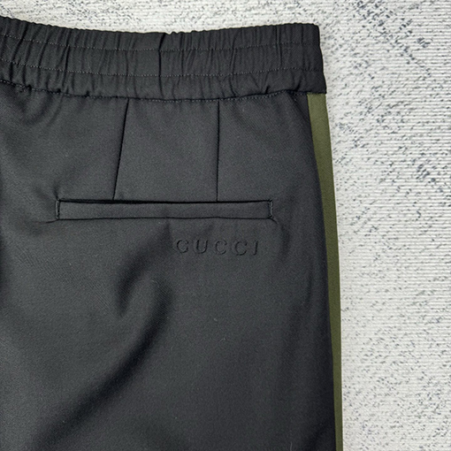 グッチスーパーコピー 刺繍ビーズ文字クルーネックスパーカー