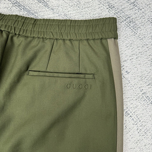 グッチスーパーコピー 刺繍ビーズ文字クルーネックスパーカー