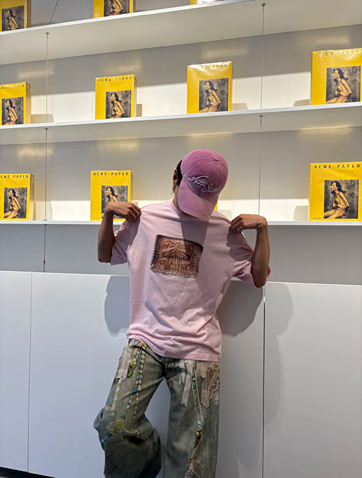 アクネストゥディオズ マイクロロゴレトロバタフライプリントパッチ半袖Tシャツ