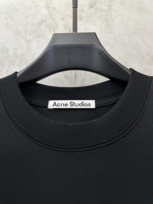アクネストゥディオズ マイクロロゴレトロバタフライプリントパッチ半袖Tシャツ