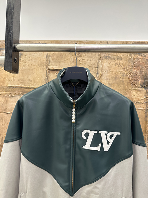 ルイヴィトン LV スタンドカラーのレザーパネルジャケット