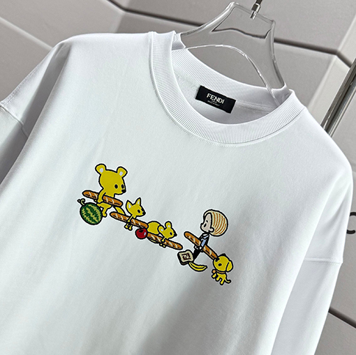 フェンディ 新しいラウンドネックのスパーカー