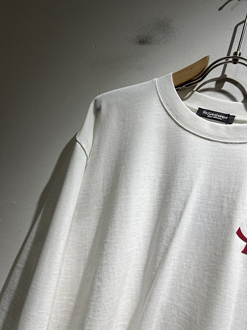 サンローラン YSL 胸にロゴが入った長袖ボトムシャツ