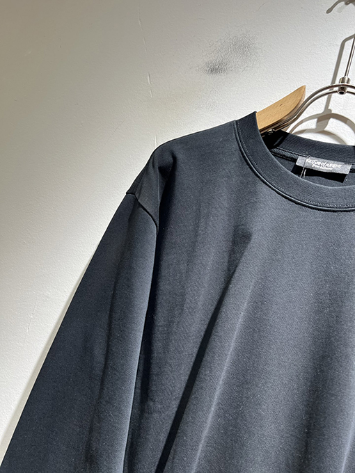 サンローラン YSL 胸にロゴが入った長袖ボトムシャツ