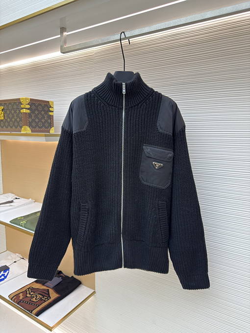 プラダ トライアングルロゴニットセータージャケット