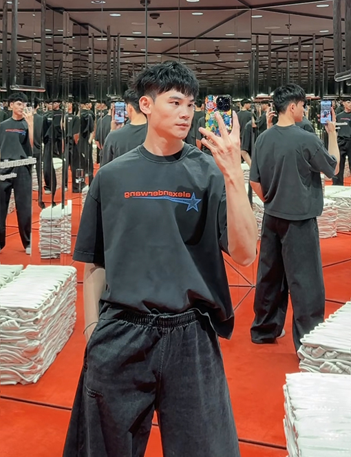アレキサンダーワン Alexander wang 星柄ラインストーンラウンドネック半袖Tシャツ