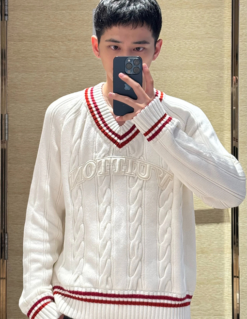 ルイヴィトン Louis Vuitton 新しいVネックプルオーバーセーター