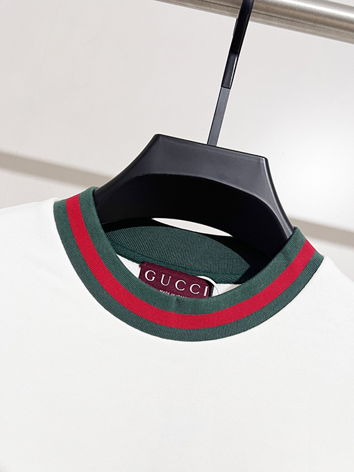 グッチスーパーコピー Gucci 赤と緑のストライプの文字刺繍クルーネックスパーカー